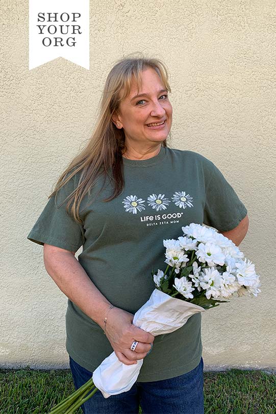 LIFE IS GOOD® Daisy Mom Tee - 2XL - 3XL